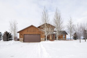 Exterior - Spacious 5BR w/ Stunning Grand Teton Views + 20 mins from Resort (Tetonia)