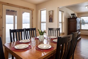 Dining - Spacious 5BR w/ Stunning Grand Teton Views + 20 mins from Resort (Tetonia)