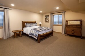 5 bedrooms, desk, iron/ironing board, travel cot - Spacious 5BR w/ Stunning Grand Teton Views + 20 mins from Resort (Tetonia)