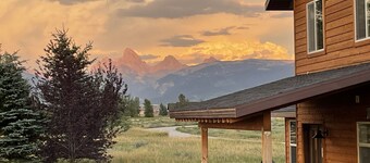 Spacious 5BR w/ Stunning Grand Teton Views + 20 mins from Resort