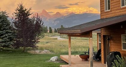 Spacious 5BR w/ Stunning Grand Teton Views + 20 mins from Resort