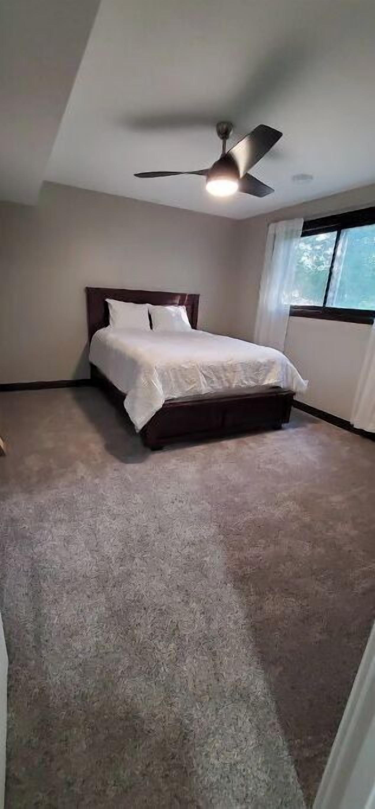 3 Schlafzimmer, Schreibtisch, Bügeleisen/Bügelbrett, Reisekinderbett