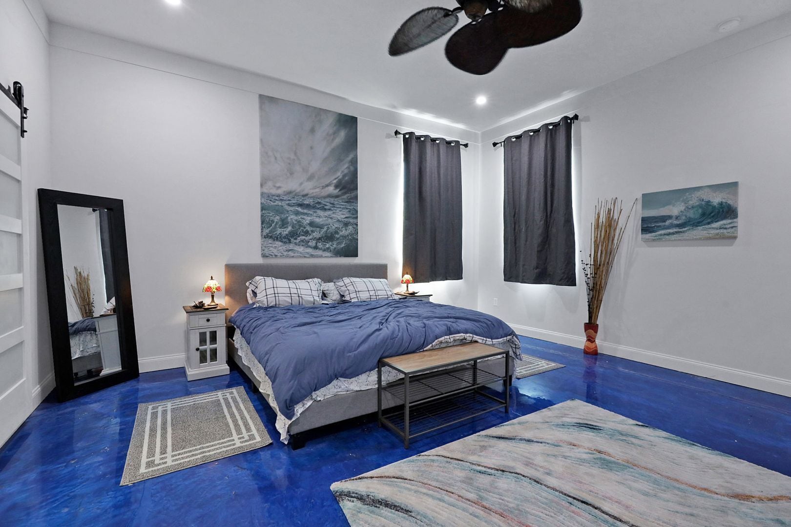 2 多间卧室、办公桌、免费 WiFi、床单