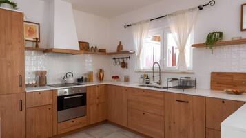 Kühlschrank, Ofen, Herdplatte, Geschirrspüler