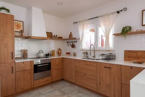 Refrigerador, horno, placa de cocina, lavavajillas