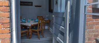 Cozy Apartment with Deck 1 Min. from Mississippi River & National Eagle Center.