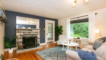 Una Smart TV, un reproductor estéreo