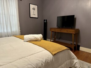 3 bedrooms, desk, iron/ironing board, free WiFi