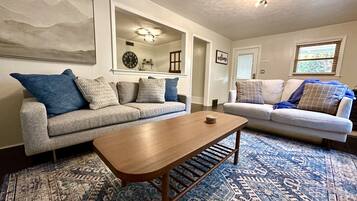 Een smart-tv en een stereo