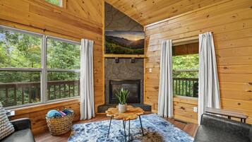 Een smart-tv, een open haard, een tafeltennistafel en streamingdiensten