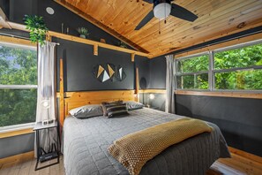 3 bedrooms, memory foam beds, iron/ironing board, free WiFi -  WINTER SALE PRIVATE Mt View 3 king Screened Deck HotTub Pool Table Pigeon Forge (Sevierville)