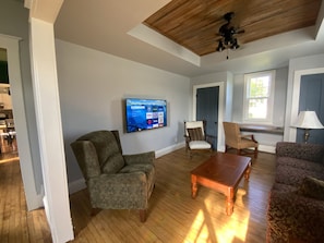 Smart TV, fireplace