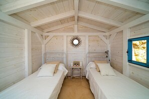 3 habitaciones, tabla de planchar con plancha, wifi y ropa de cama 