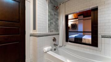 Ensemble douche/baignoire, sĂšche-cheveux