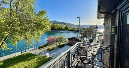 The Landing 207 Deluxe Queen Suite, Jetted Tub