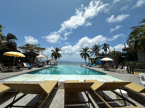 حمّام سباحة خارجي