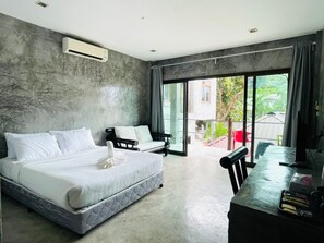 Superior Double Room | Living area - The Sea Resort Haad Rin (Ko Pha-ngan)