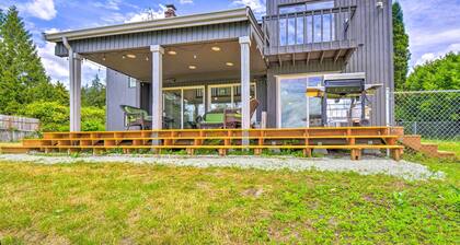 Stunning Hood Canal Getaway w/ Private Deck!