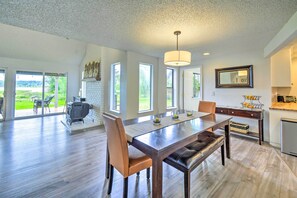 Dining - Stunning Hood Canal Getaway w/ Private Deck! (Belfair)