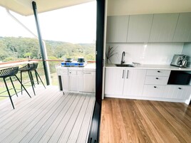 Cabana standard | Cozinha privada | Geladeira grande, micro-ondas, cooktop, máquina de café expresso