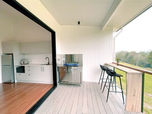 Luxury Cabin | Private kitchen | Full-size fridge, microwave, stovetop, espresso maker - Seven Peaks Farm Stay (Beerwah)