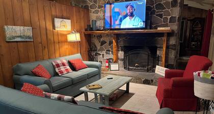 Dog Friendly Indoor Heated Pool Slps 22 Pool Table Swim SkiGambleSnowboardRelax