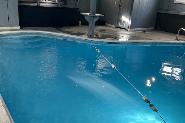 Una piscina techada, una piscina climatizada