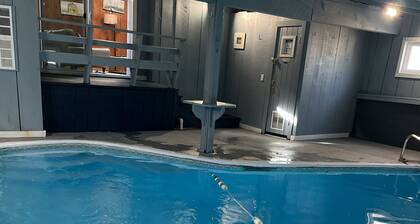 Fido Friendly Indoor Heated Pool Slps 22 Pool Table Swim SkiGambleSnowboardRelax