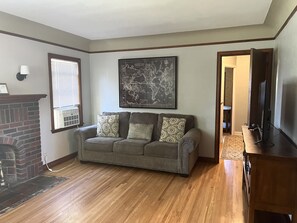Living area - Highland Park Executive Suite (Saint Paul)