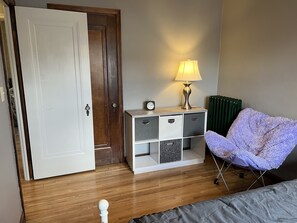 2 bedrooms, travel cot, free WiFi, bed sheets