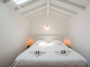 1 bedroom, bed sheets