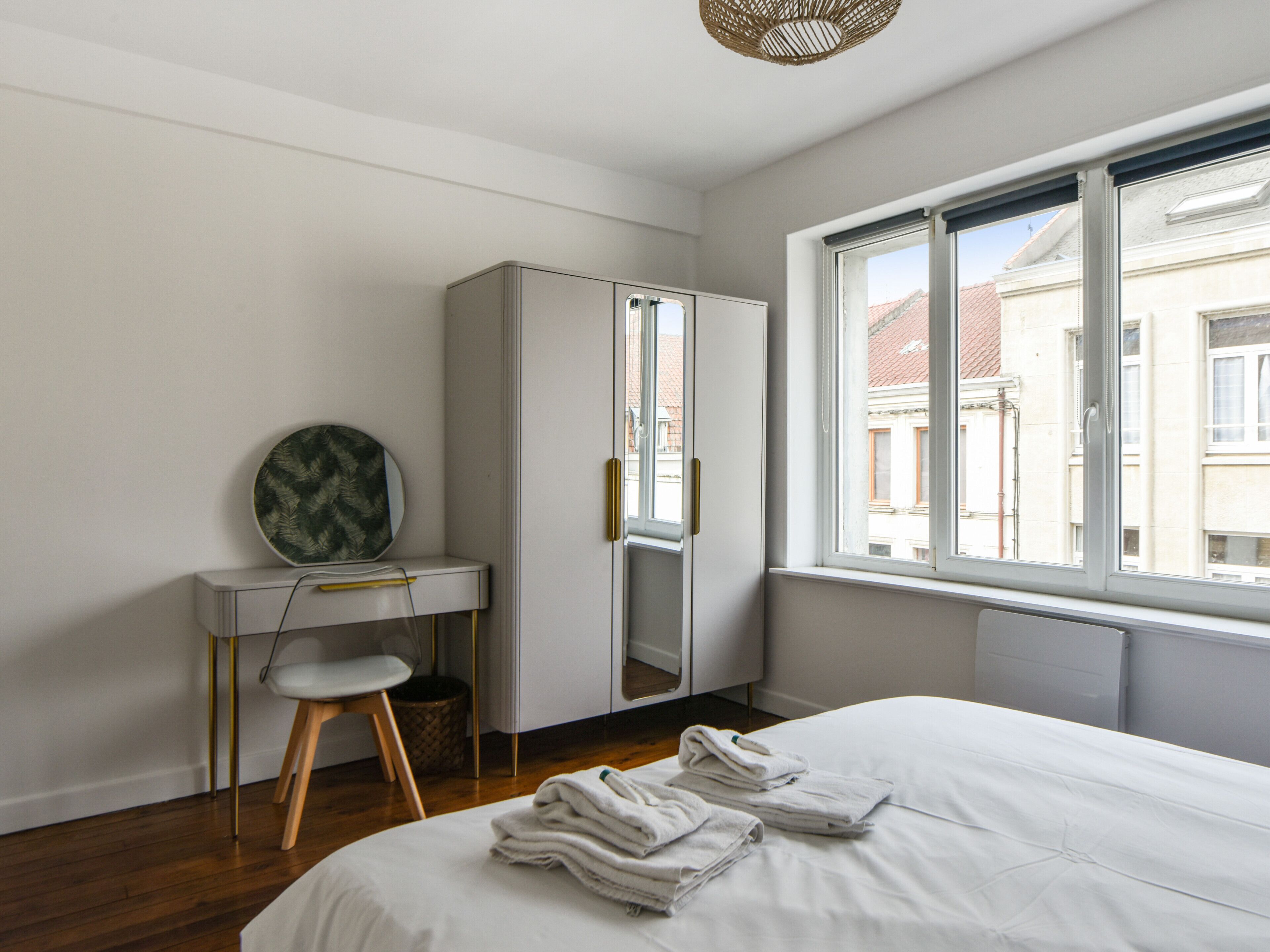 2 bedrooms, free internet, bed sheets