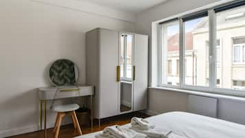 2 bedrooms, free internet, bed sheets