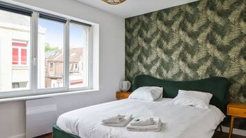 2 bedrooms, free internet, bed sheets