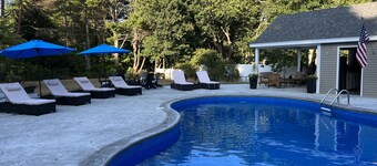 Open, Comfy and Fun. Next to park, close to town. Hike,bike or swim
