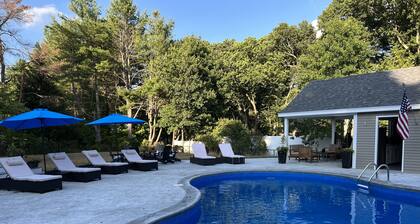 Open, Comfy and Fun. Next to park, close to town. Hike,bike or swim