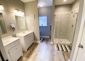 Combined shower/bathtub