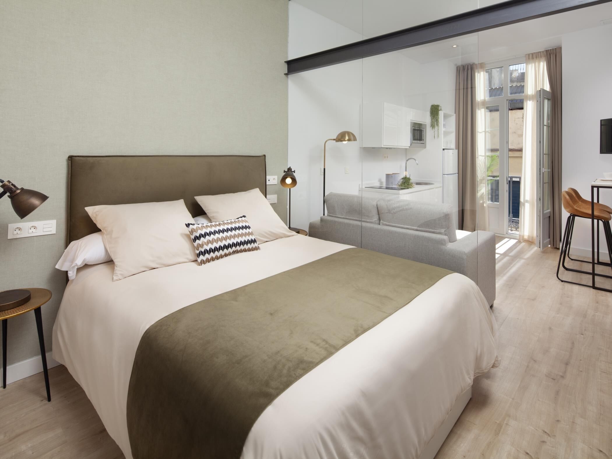 1 chambre, fer et planche à repasser, Internet gratuit, draps fournis