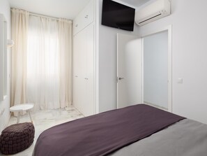 1 bedroom, iron/ironing board, Internet, bed sheets - INMálaga Apartments Cervantes (Málaga)