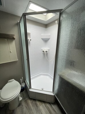 Shower, hair dryer, towels, soap - Spacious RV w/ large shower & Queen bed (Pacific)