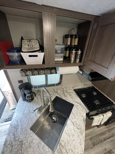 Spacious RV w/ large shower & Queen bed