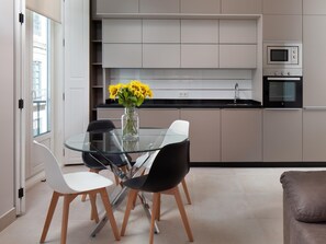 Dining - INMálaga Apartments Santos Suites (Málaga)