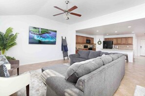 Smart TV - SPACIOUS HOME W/VIEWS (San Antonio)