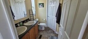 Combined shower/bathtub, hair dryer, towels, soap
