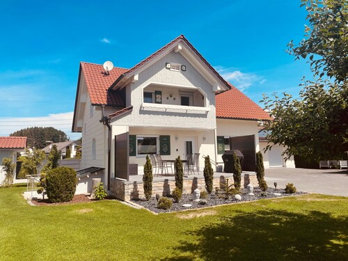 Holiday Home "Bezauberndes Gästehaus" with Terrace & Wi-Fi