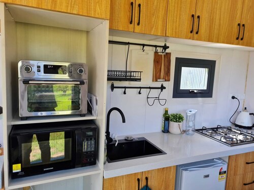 QB, 1bath Tiny Home With Mountain View - "redbird"