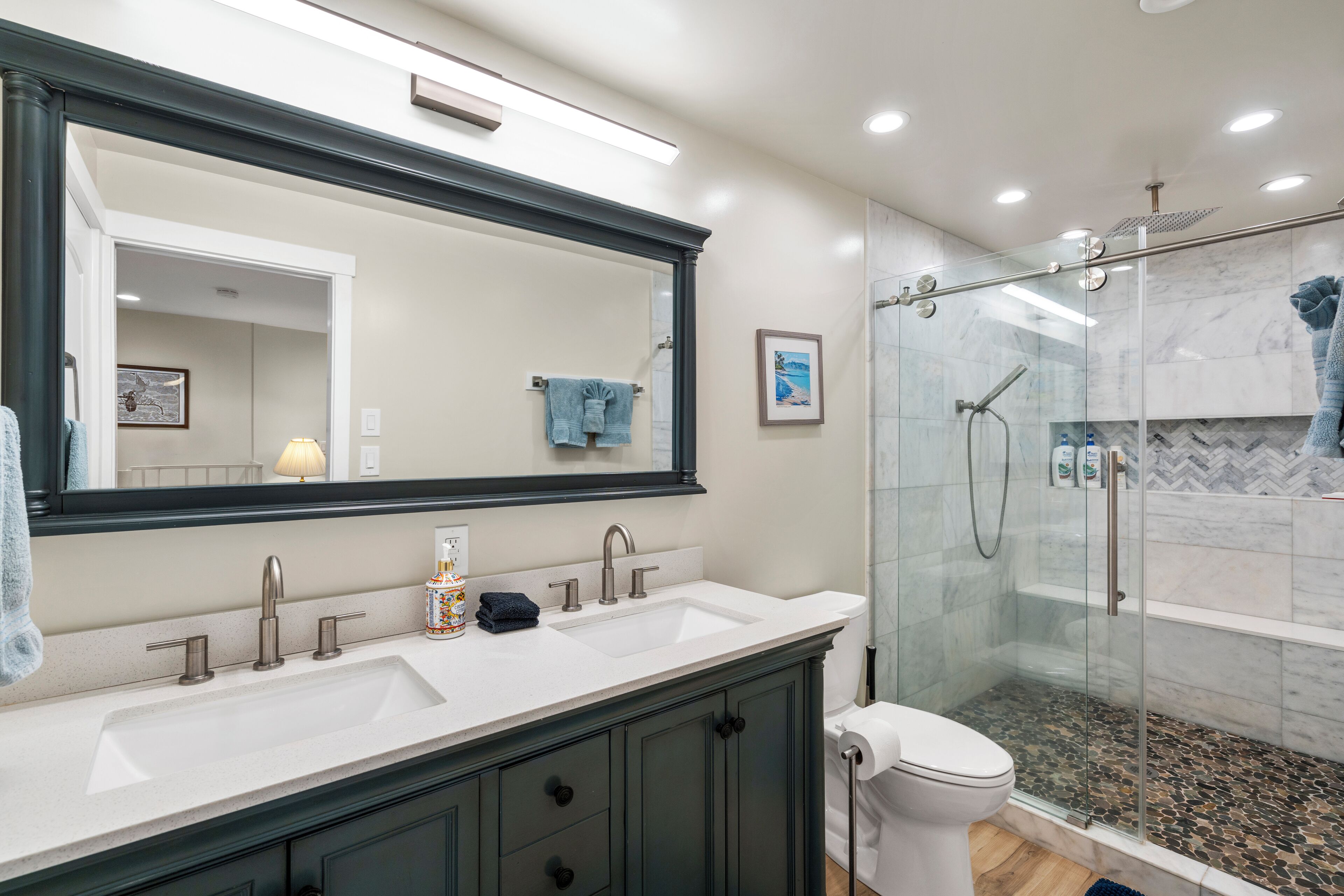 Combined shower/tub, hair dryer, towels, soap