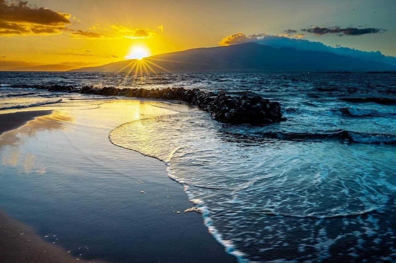 Beach nearby, sun loungers, beach towels