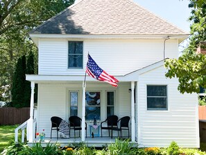 Exterior - 2BED GUESTHOUSE WITH PRIVATE BEACH ACCESS (East Lyme)