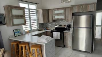 Kondo Mewah | Dapur pribadi | Lemari es besar, microwave, oven, dan kompor